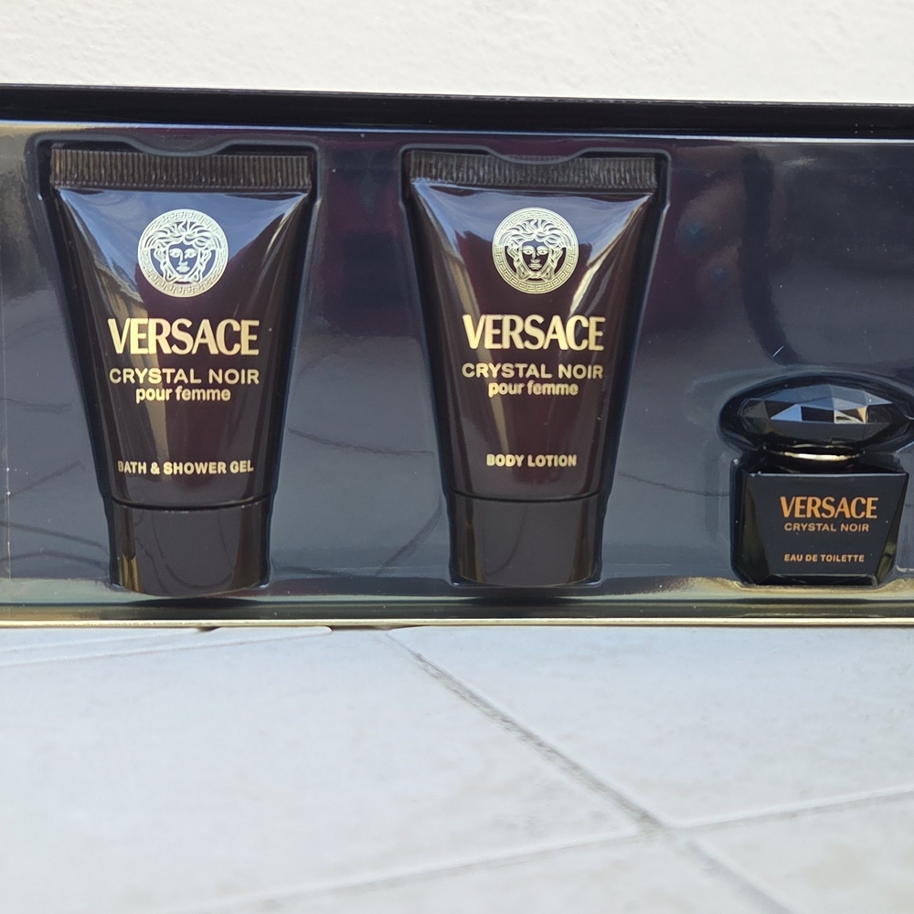 Versace Crystal Noir Gift Set